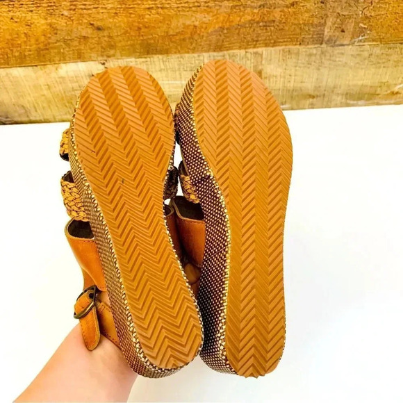 Very Volatile Wedged Sandals - Picture 5 of 6